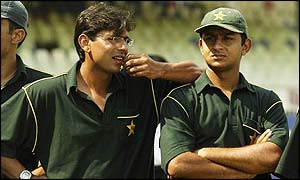 Saqlain Mushtaq and Faisal Iqbal after the third Test