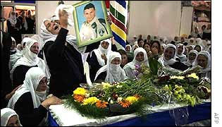 Relatives mourn Israeli bomb victim Aiman Sharuf 