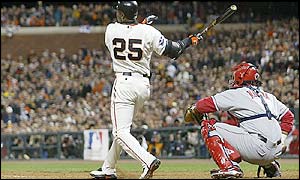 Barry Bonds hits his third home run in three games for the Giants