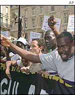 Hundreds of immigrants protest 24 August 2002 in Paris