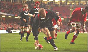 Gareth Thomas scores against Tonga last autumn