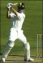 Shaun Marsh 's superb innings included 15 boundaries