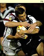 Darren Albert wraps up Kiwis star Robbie Paul