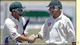 Kirsten congratulates Gibbs on his century