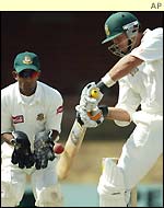 Khaled Mashud watches Jacques Kallis