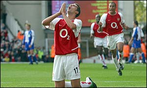 Arsenal midfielder Edu celebrates scoring the equaliser at Highbury