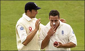 England team-mates Steve Harmison and Simon Jones discuss tactics