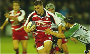 Nikki Walker in action against Connaght