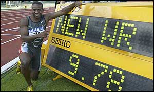 Tim Montgomery beat the men's 100m world record with an astonishing run of 9.78 seconds to win the Grand Prix final in Paris