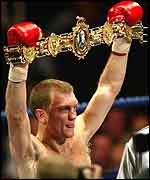 Neil Sinclair defended his British welterweight title with somne aplomb