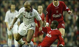 West Ham United midfielder Trevor Sinclair (left)