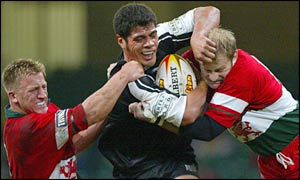 New Zealand's Rueben Wiki is tackled by Keith Mason and Paul Atcheson