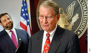 Former CIA-chief William Webster (right) and SEC chairman Harvey Pitt