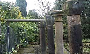 Collapsing columns near the Garden Lake 