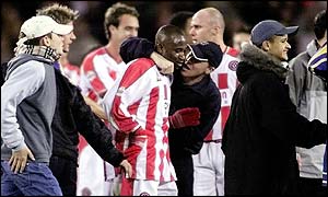 Sheffield United striker Peter Ndlovu is mobbed by fans 