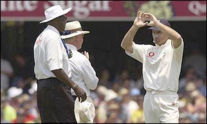 Nasser Hussain speaks to both umpires about Simon Jones' controversial catch