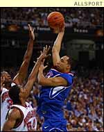 Drew Gooden in action for Kansas University