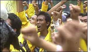 Indonesians protest against Australia's raids