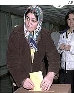 Turkish woman votes