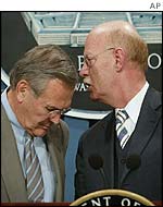 US Defence Secretary Donald Rumsfeld (l) with German Defence Minister Peter Struck