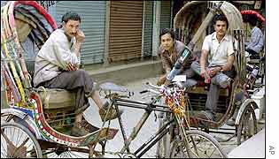 Kathmandu rickshaw pullers lounge during strike