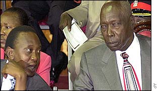 Uhuru Kenyatta (l) and Daniel arap Moi (r)