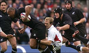 England's Matt Dawson tackles New Zealand's Jonah Lomu