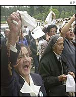 Zipaquira citizens marching