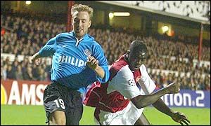 Kolo Toure (left) challenges Dennis Rommedahl