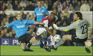 Sylvain Wiltord spurns a good chance for Arsenal