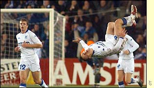 Belgian striker Wesley Sonck equalises for Genk