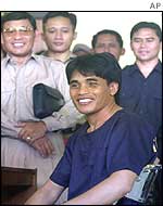 Bali suspect Amrozi smiles for the media
