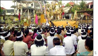 Hindus attend the ceremony at the bomb site