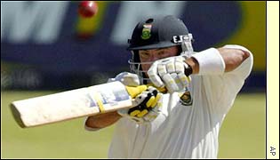 Gibbs hooks a short delivery