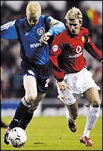 David Beckham battles with Carsten Ramelow of Bayer Leverkusen 