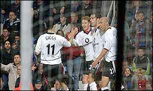 Man Utd players celebrate Van Nistelrooy's goal