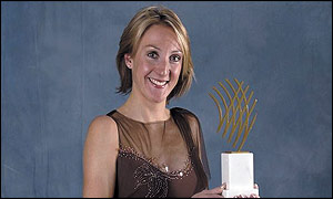 Paula Radcliffe poses with her award