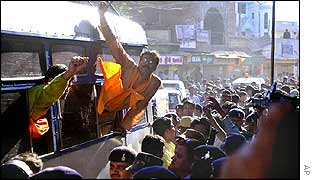 Arrested Hindu activists make show of defiance