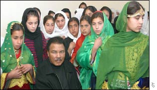 Schoolgirls pose with Muhammad Ali at the Kartee See school