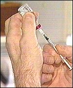 Injection needle and bottle