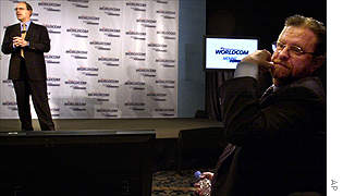 John Sidgmore (right) the interim CEO of WorldCom, listens as Michael Capellas, the company's new CEO, answers reporters' questions.