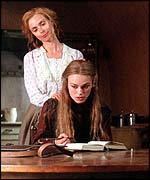 Lara (Keira Knightley)