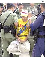 Hong Kong police arrest Falun Gong protester