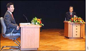 Roh Moo-hyun and Chung Mong-joon hold their live TV debate