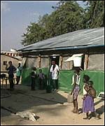 Makeshift clinic in Cumbila 