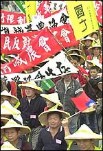 Farmers and fishermen demonstrate in Taipei