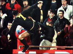 Eric Cantona attacks Matthew Simmons
