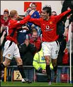 Scholes celebrates with Van Nistelrooy