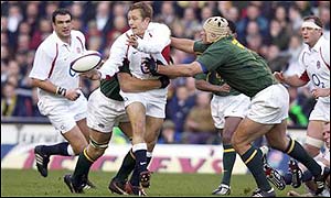 Jonny Wilkinson passes the ball under pressure