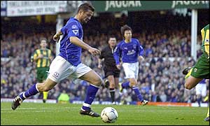 Tomasz Radzinski scores Everton's opening goal 